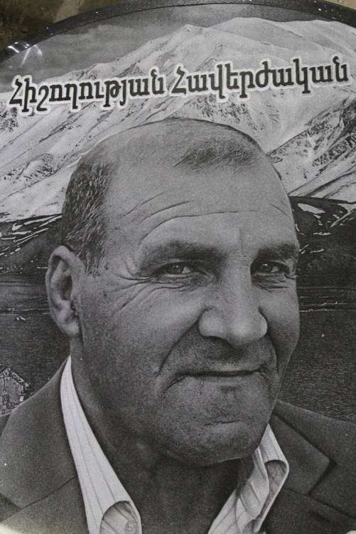 post-10851-0-56936300-1444193360_thumb.j