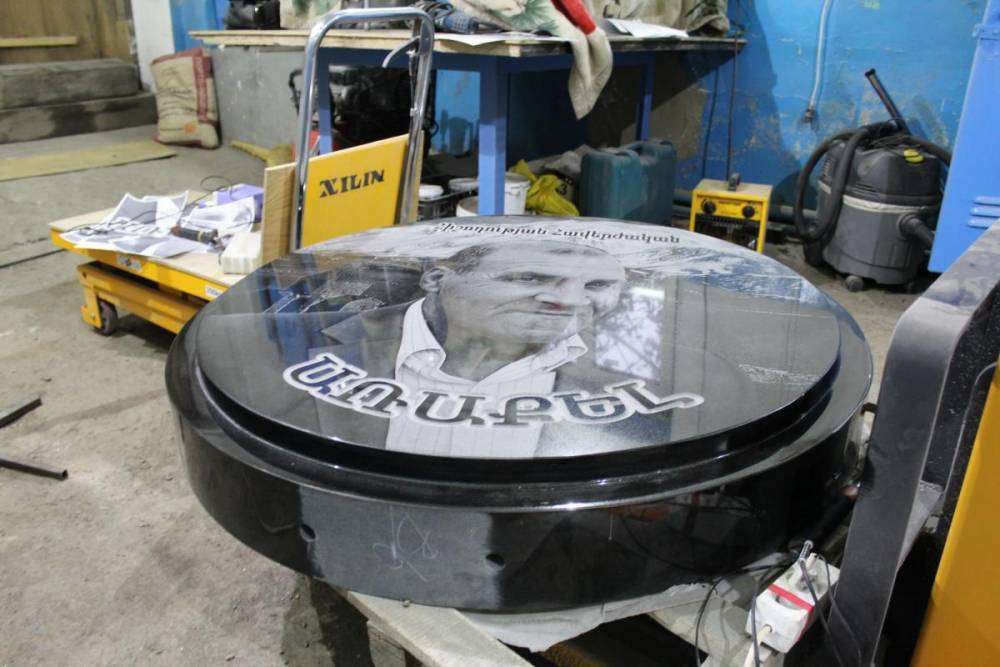 post-10851-0-76996400-1444193414_thumb.j