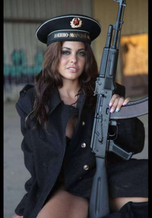 devushka-s-avtomatom-22.jpg