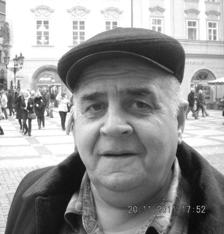 5 Симоненко на памятник.jpg