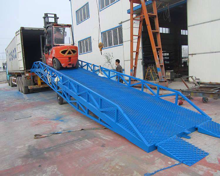 Forklift-container-loading-dock-ramp.thumb.jpg.d436ac43a16247b9e47a37dd088b9a0f.jpg
