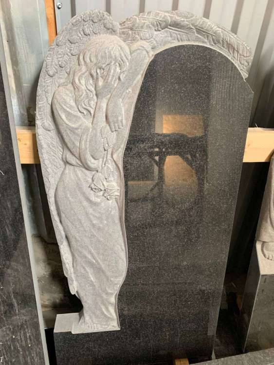 анегл закр лицо.jpeg