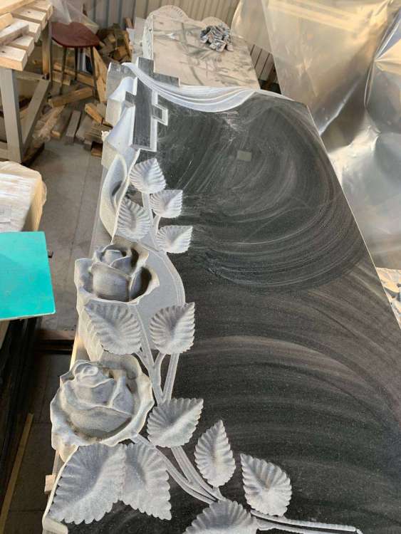 розы плащ крест.jpeg