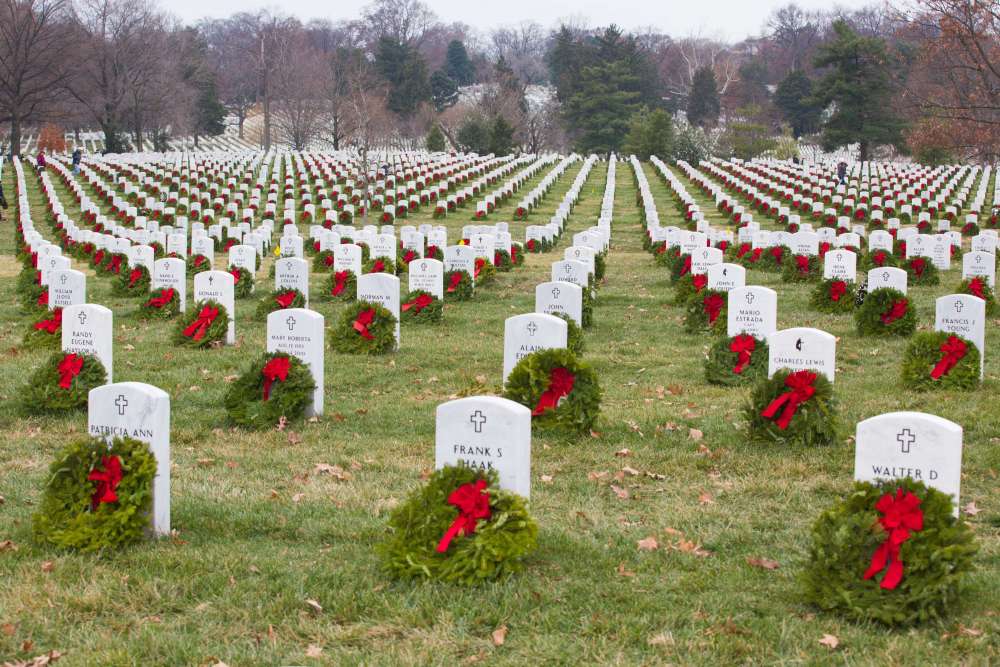 Wreaths_Across_America_131214-A-SW162-006.jpg